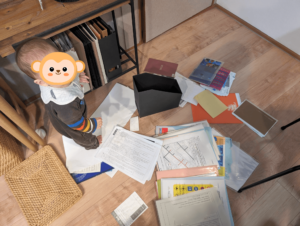 散らかす赤ちゃん